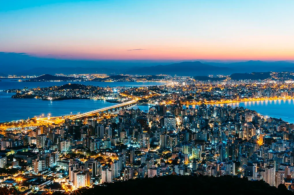 Vista de Florianópolis ao entardecer